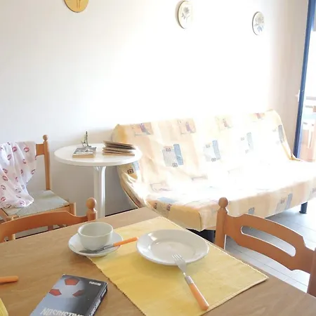 Comfortable Flat With Terrace 100m From The 比比翁
