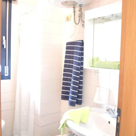 Comfortable Flat With Terrace 100m From The * 比比翁